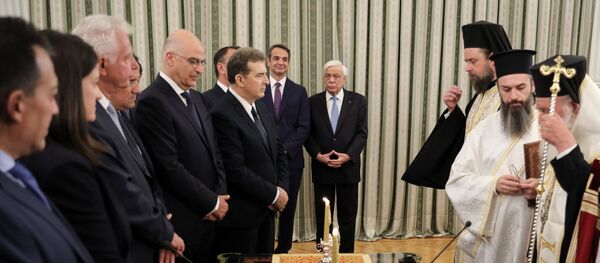 El juramento del nuevo Gobierno griego ante el arzobispo de Atenas El juramento del nuevo Gobierno griego ante el arzobispo de Atenas - Sputnik Mundo