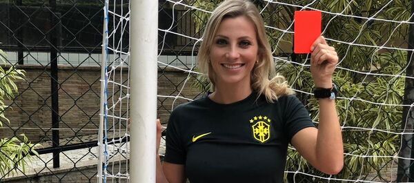 Fernanda Colombo, árbitra brasileña, - Sputnik Mundo