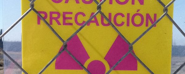 Señal de área de materiales radiactivos (imagen referencial) - Sputnik Mundo