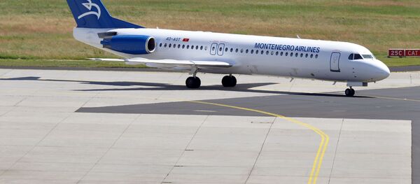 Un avión de la compañía aérea Montenegro Airlines (imagen referencial) Un avión de la compañía aérea Montenegro Airlines (imagen referencial) - Sputnik Mundo