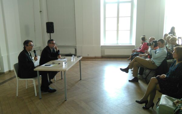 Ferrán Barenblit (iz.)  y Jaume Plensa (dch.) - Sputnik Mundo