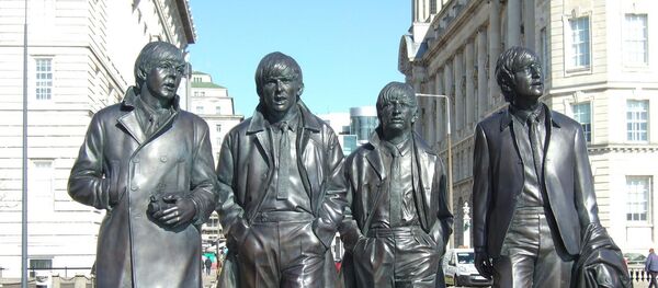 Estatua de Los Beatles en Liverpool, Reino Unido - Sputnik Mundo