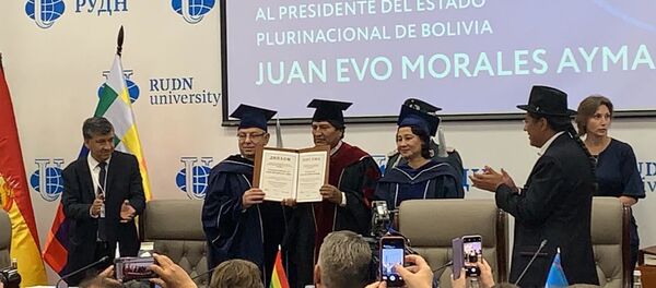 Evo Morales recibe el título de Doctor Honoris Causa en la Universidad rusa de la Amistad de los Pueblos Evo Morales recibe el título de Doctor Honoris Causa en la Universidad rusa de la Amistad de los Pueblos - Sputnik Mundo