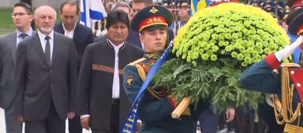 Evo Morales deposita una ofrenda floral en la Tumba del Soldado Desconocido en Moscú - Sputnik Mundo