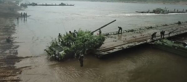 Los mejores pontoneros de Rusia compiten para participar en los juegos militares Army 2019 - Sputnik Mundo