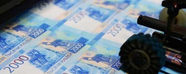 Una máquina imprime billetes por valor de 2.000 rublos Una máquina imprime billetes por valor de 2.000 rublos - Sputnik Mundo
