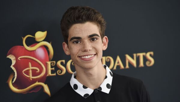 Cameron Boyce en los 'Descendientes' - Sputnik Mundo