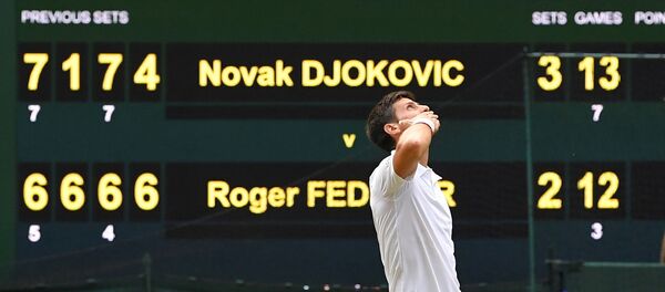 Novak Djokovic celebra su victoria en Wimbledon - Sputnik Mundo