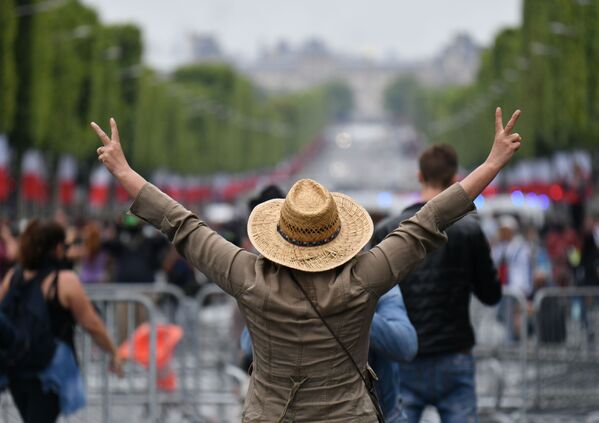 Las protestas en París en el día nacional de Francia
 - Sputnik Mundo