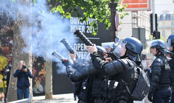 Las protestas en París en el día nacional de Francia
 - Sputnik Mundo