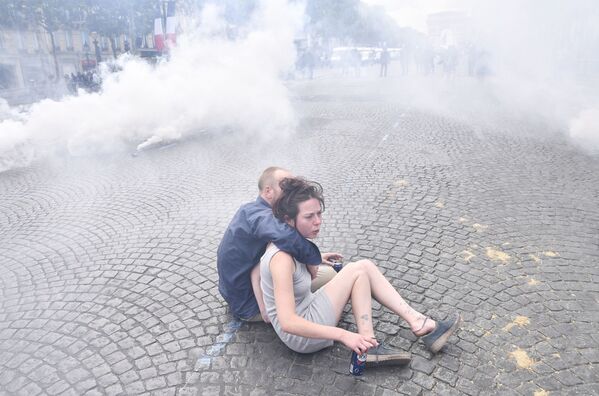 Las protestas en París en el día nacional de Francia
 - Sputnik Mundo