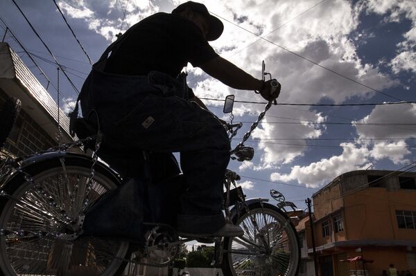 Low bikes: la tendencia de la cultura chicana que recorre Ciudad de México (fotos) - Sputnik Mundo