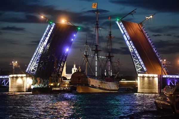 Así ensaya San Petersburgo para el Día de la Marina rusa
Así ensaya San Petersburgo para el Día de la Marina rusa