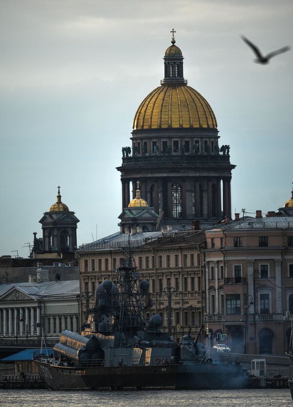 Así ensaya San Petersburgo para el Día de la Marina rusa
 - Sputnik Mundo