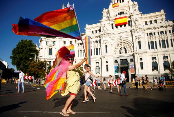 Celebraciones del Orgullo LGBT en Madrid, entre las más multitudinarias de la historia (fotos) - Sputnik Mundo