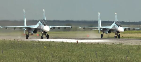 Dos cazas Su-30MK a punto de despegar - Sputnik Mundo