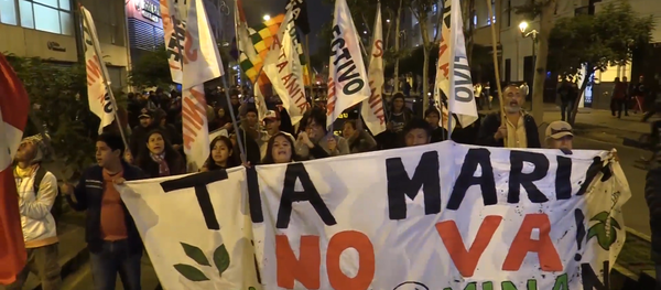 Cientos protestan en Perú contra la construcción de la mina 'Tía María' - Sputnik Mundo