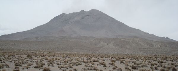 Volcán Ubinas en Perú Volcán Ubinas en Perú - Sputnik Mundo