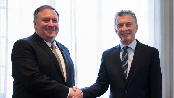 El presidente de Argentina, Mauricio Macri junto a Mike Pompeo, secretario de Estado de EEUU - Sputnik Mundo