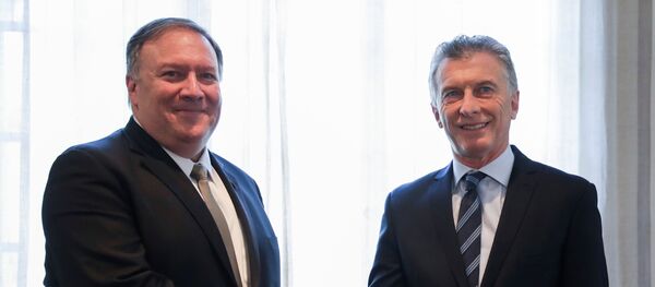 El presidente de Argentina, Mauricio Macri junto a Mike Pompeo, secretario de Estado de EEUU - Sputnik Mundo