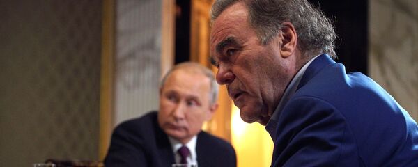 Entrevista del presidente ruso, Vladímir Putin, con el director Oliver Stone  - Sputnik Mundo