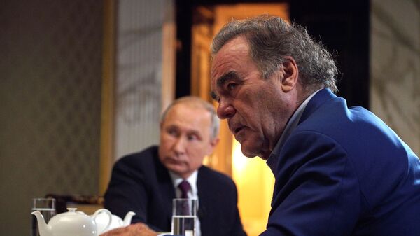 Entrevista del presidente ruso, Vladímir Putin, con el director Oliver Stone  - Sputnik Mundo