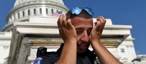 Policía suda durante la ola de calor que afecta EEUU (archivo) - Sputnik Mundo