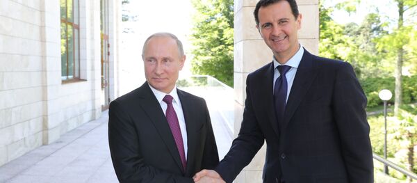 El presidente de Rusia, Vladímir Putin y el presidente de Siria, Bashar Asad (archivo) - Sputnik Mundo