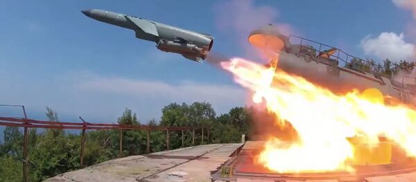 Lanzamiento de un misil de crucero desde el sistema Utios - Sputnik Mundo