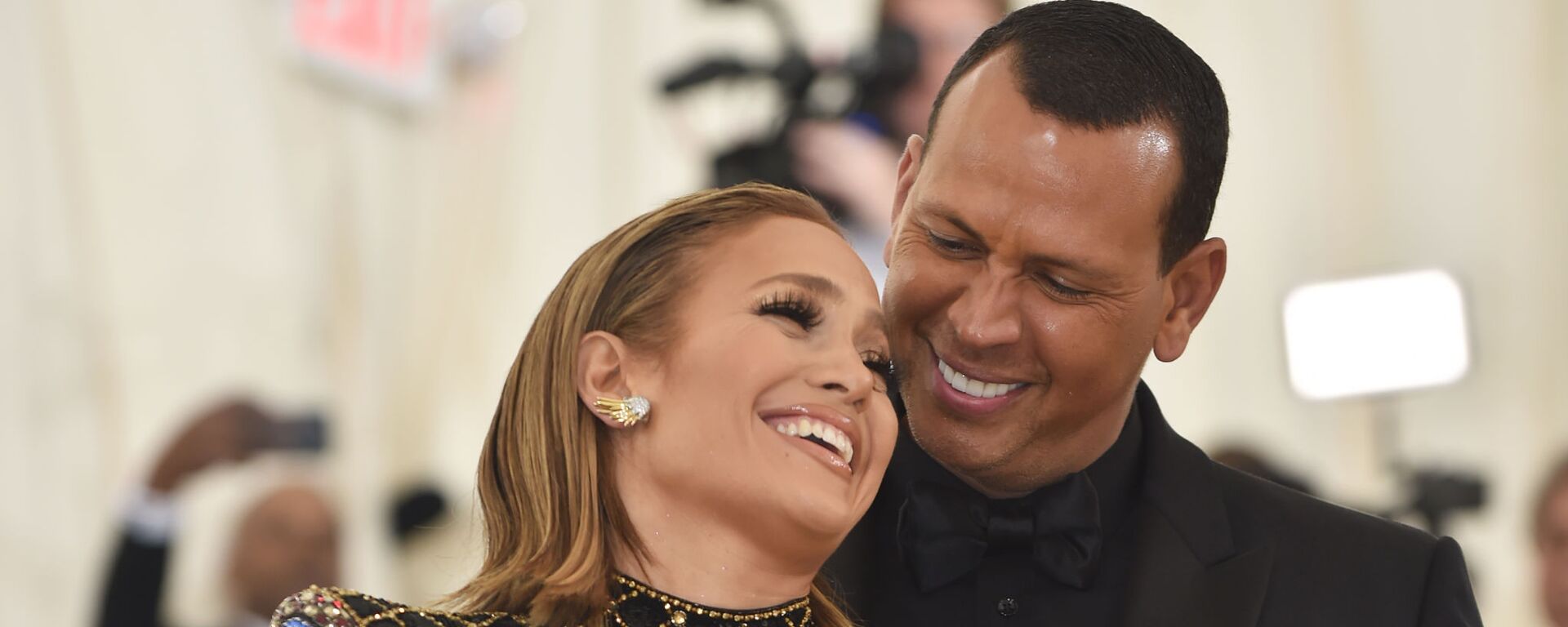 Дженнифер Лопес и Алекс Родригес на Met Gala в музее Метрополитен в Нью-Йорке - Sputnik Mundo, 1920, 26.02.2021