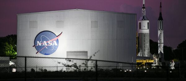 El logo de la NASA en Houston - Sputnik Mundo