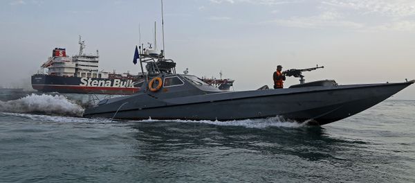 Patrullaje en el estrecho de Ormuz Patrullaje en el estrecho de Ormuz - Sputnik Mundo