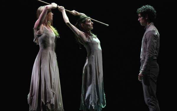 Las Wilis en el ballet 'Giselle' por Akram Khan - Sputnik Mundo