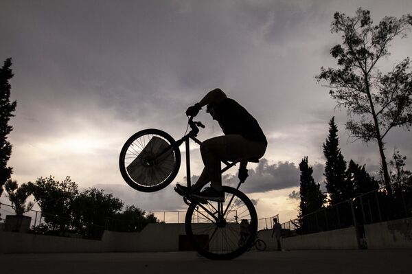 Así es el 'bicipolo', el extraño deporte amateur que se populariza en México - Sputnik Mundo