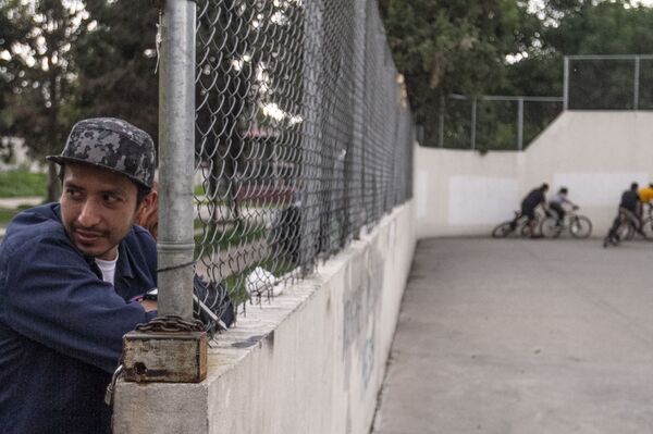 Así es el 'bicipolo', el extraño deporte amateur que se populariza en México - Sputnik Mundo