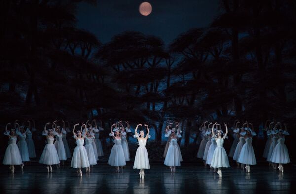 Cómo bailar la 'vida y muerte' de los migrantes detrás de un muro - Sputnik Mundo