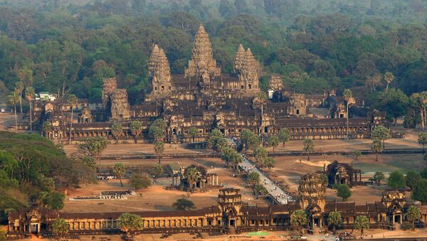 Una vista aérea del templo de Angkor Wat, en Camboya - Sputnik Mundo