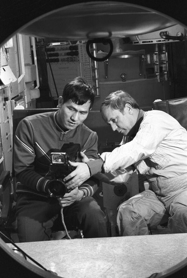 De Vietnam al cosmos: la fascinante historia del primer asiático que viajó al espacio - Sputnik Mundo