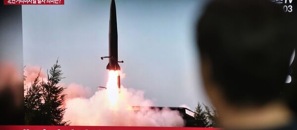 Lanzamiento de un misil por Corea del Norte - Sputnik Mundo