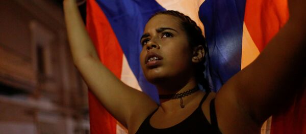 Una joven con la bandera de Puerto Rico - Sputnik Mundo
