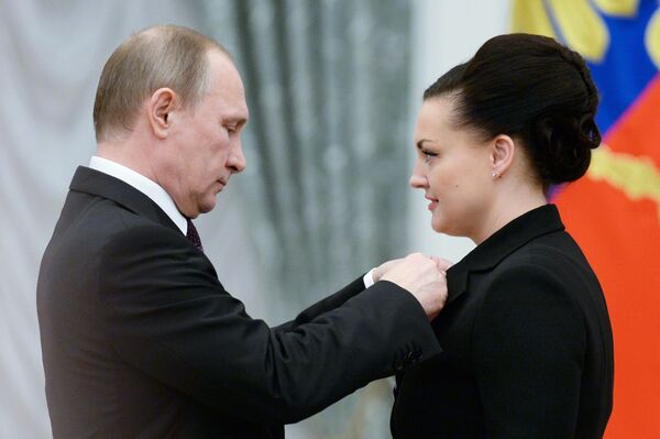 Una de las pocas mujeres en viajar al espacio revela a Sputnik los secretos del cosmos - Sputnik Mundo