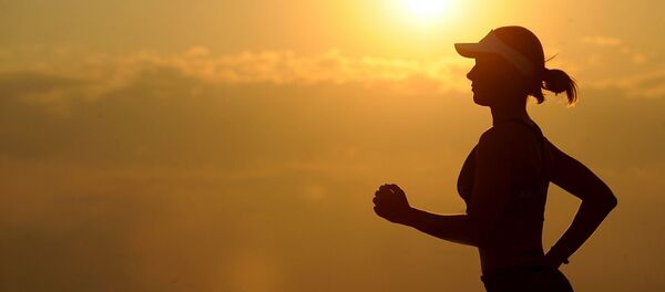 Una chica corriendo - Sputnik Mundo