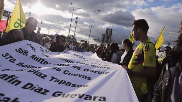 Protesta en Bogotá por los asesinatos de los líderes sociales en Colombia - Sputnik Mundo