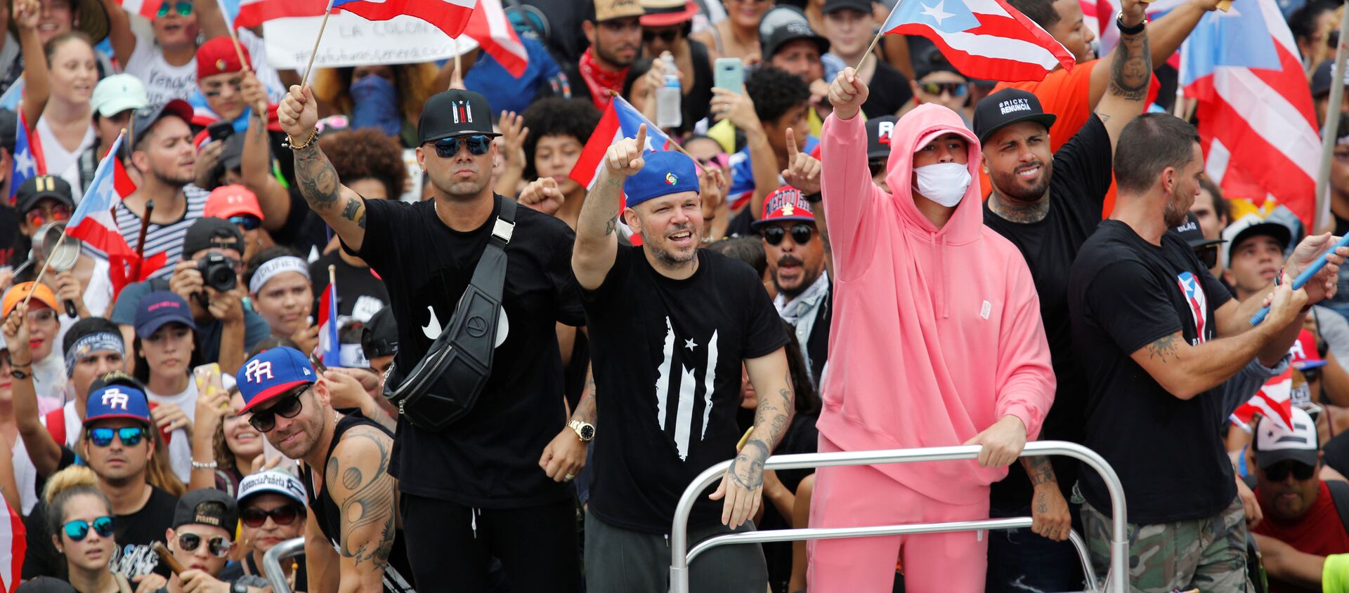 Bad Bunny y Residente en una manifestación para celebrar la renuncia de Ricardo Rosselló - Sputnik Mundo, 1920, 27.07.2019