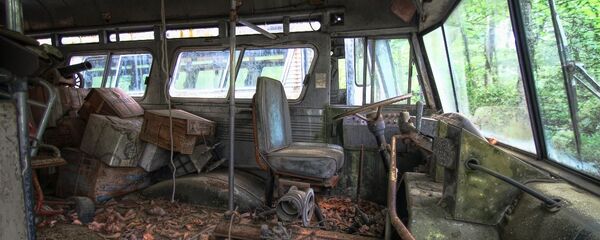 Un autobús abandonado, imagen referencial - Sputnik Mundo