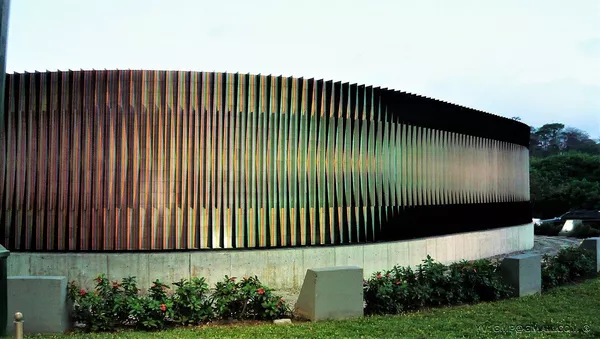 La obra 'Fisicromía Cóncavo-convexa' de Carlos Cruz-Diez en Caracas, Venezuela - Sputnik Mundo