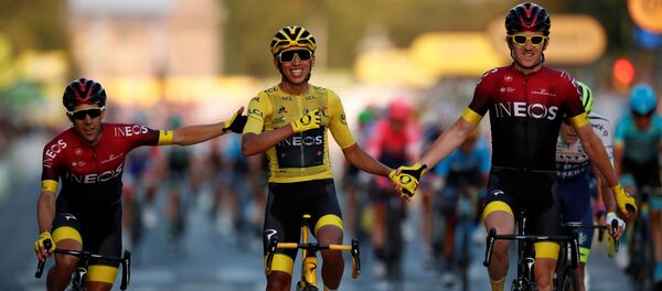 El ciclista colombiano Egan Bernal vence en el Tour de Francia, el 28 de julio de 2019 - Sputnik Mundo