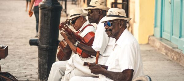 Unos músicos cubanos en Santiago de Cuba - Sputnik Mundo