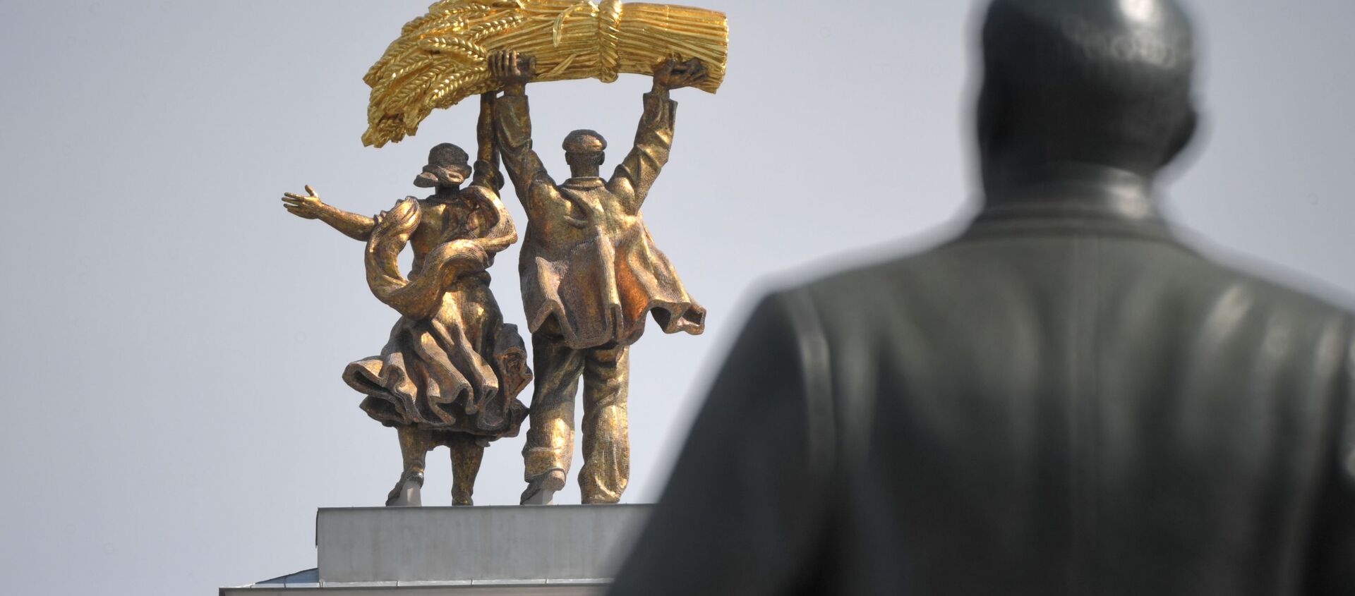 El parque VDNJ, nostalgia y esplendor de la URSS en medio de la moderna Moscú - Sputnik Mundo, 1920, 01.08.2019