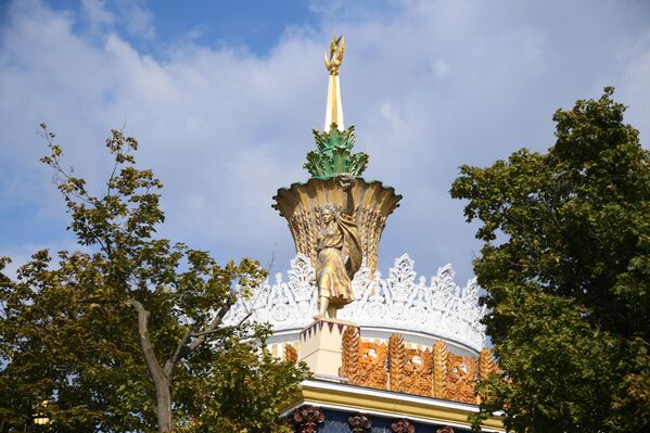 El parque VDNJ, nostalgia y esplendor de la URSS en medio de la moderna Moscú - Sputnik Mundo